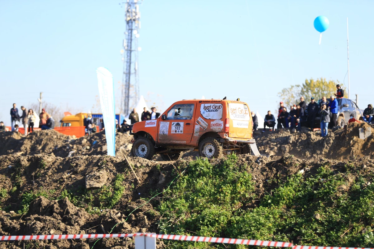 Petlas Türkiye Off-Road Şampiyonası Sakarya\'da sürüyor