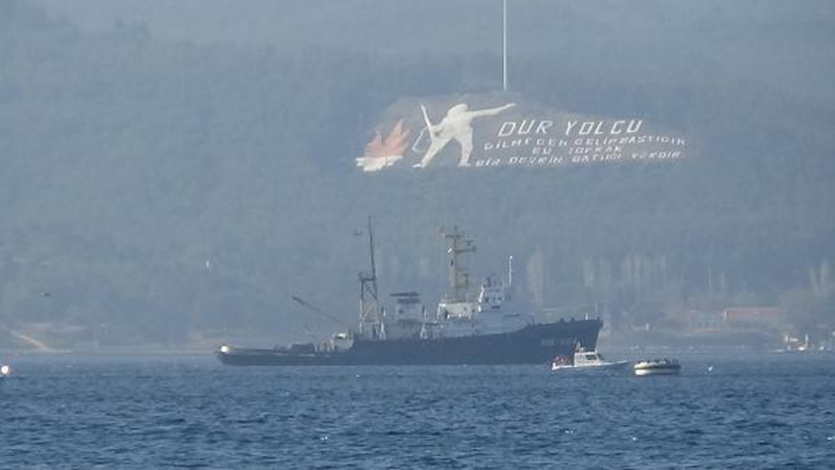 Russian military towboat and the anti-sabotage boat passed through the Canakkale Strait