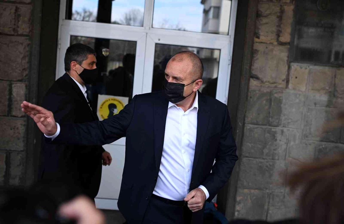 Sandık çıkış anketlerine göre, Bulgaristan\'daki cumhurbaşkanlığı seçimini Radev kazandı