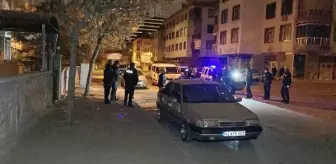 Silahlı ve bıçaklı kavga; 2 yaralı