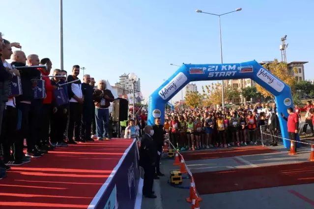 Toroslar Uluslararası Yarı Maratonu başladı