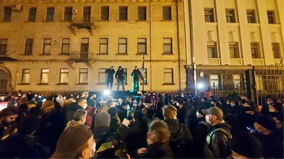Ukrayna\'da, Poroşenko destekçileri Başkanlık binasını basmaya çalıştı