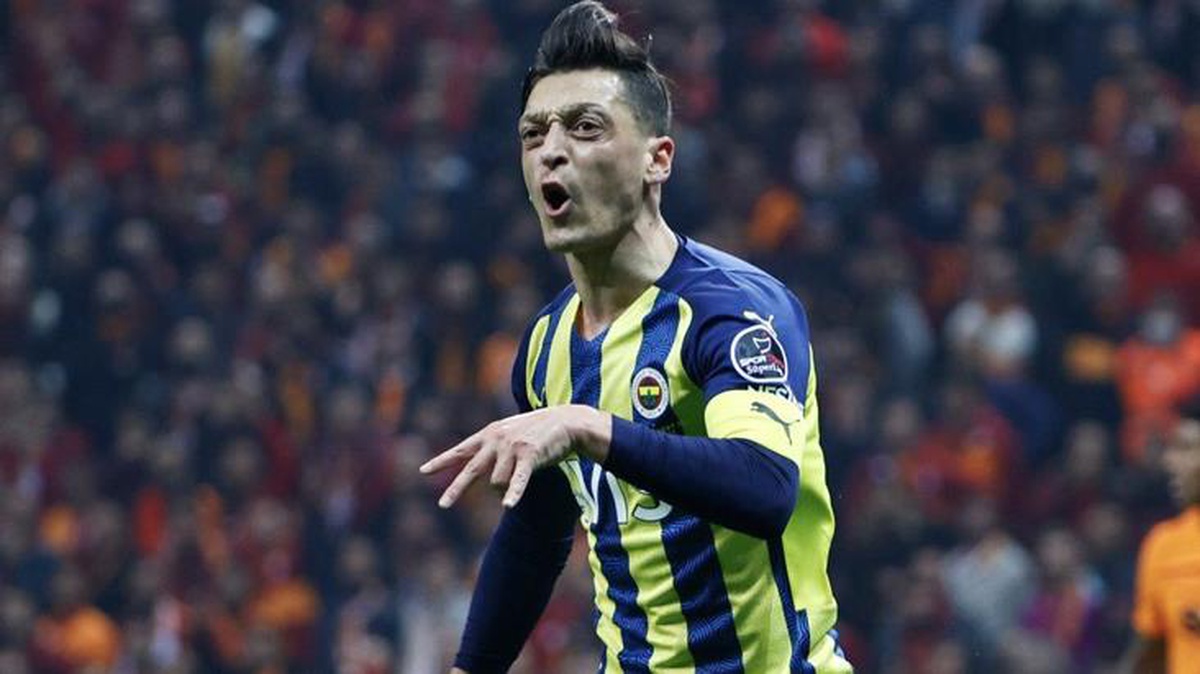 10 kişi kalan Fenerbahçe, deplasmanda Galatasaray\'ı 2-1 mağlup etti