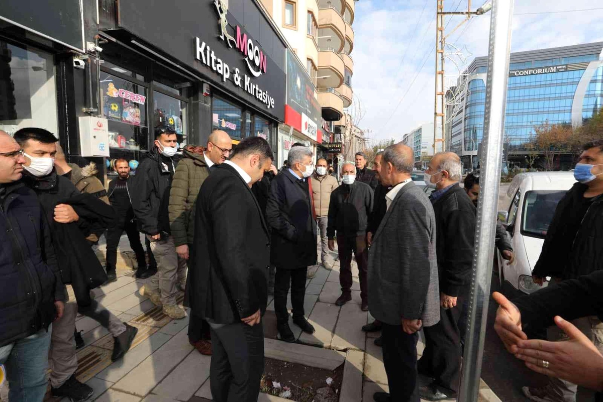 VALİ BİLMEZ VE MİLLETVEKİLİ ARVAS ÇARŞI ESNAFINI GEZDİ