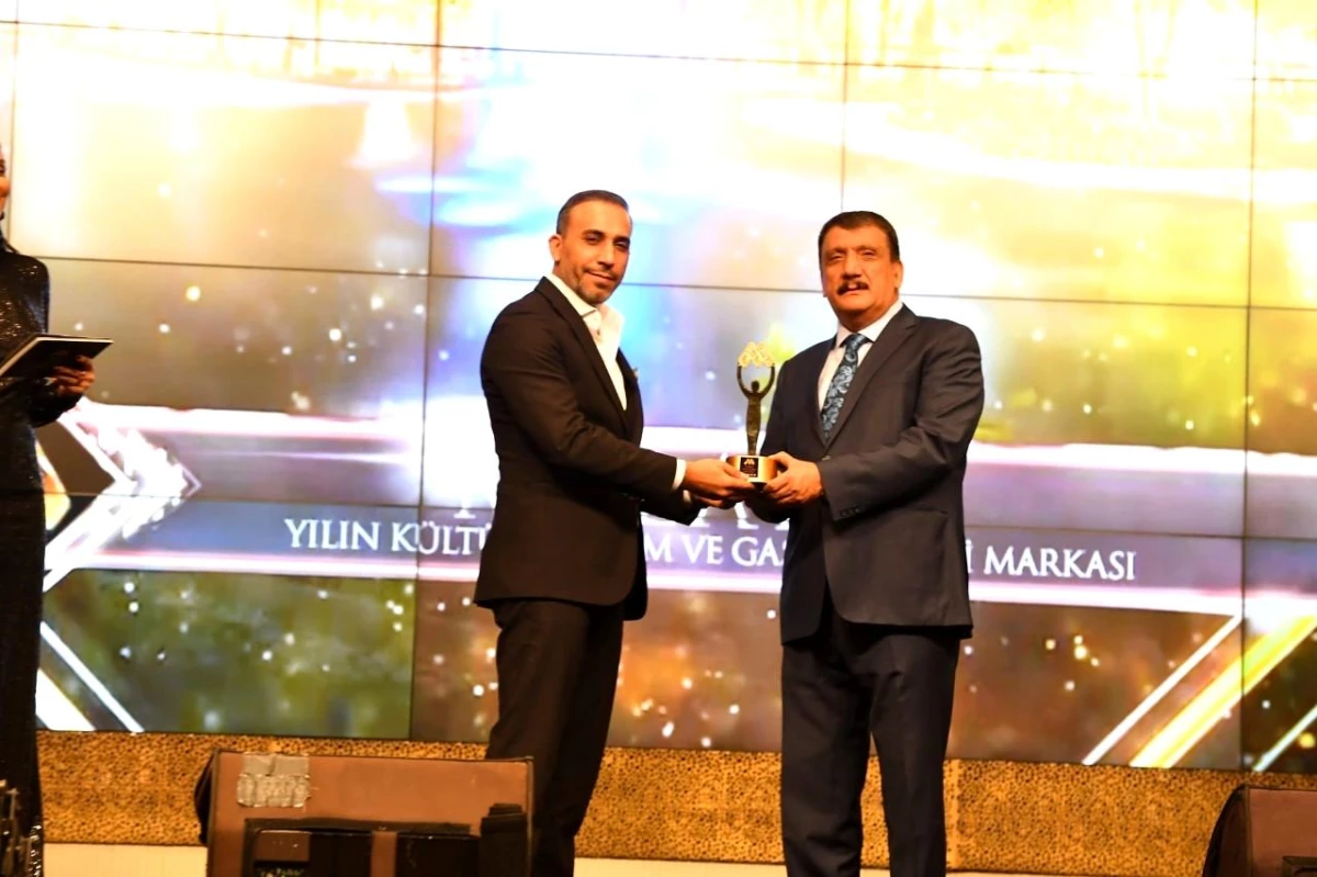 Yılın \'en\'lerinde Başkan Gürkan\'a iki ödül birden