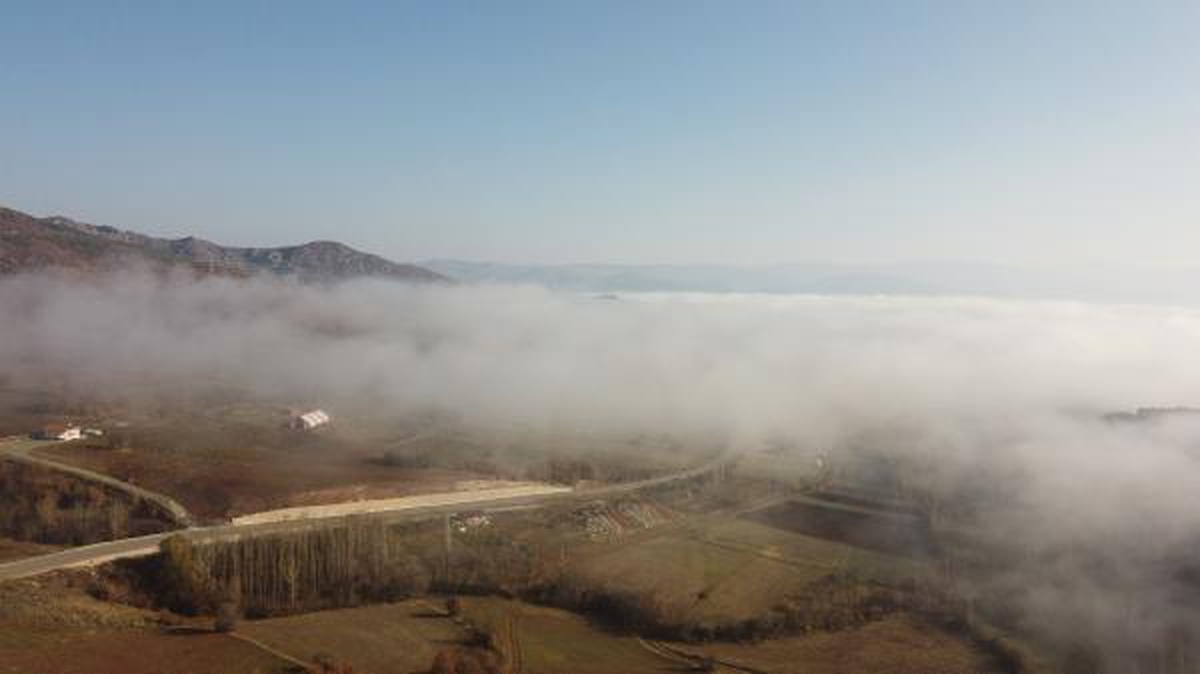 Almus Baraj Gölü\'nde sis manzarası