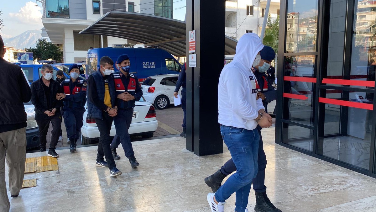 Antalya\'da fuhuş operasyonunda 5 kişi yakalandı