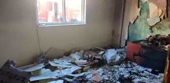 Babası ve ağabeyinin evini benzin dökerek ateşe verdi