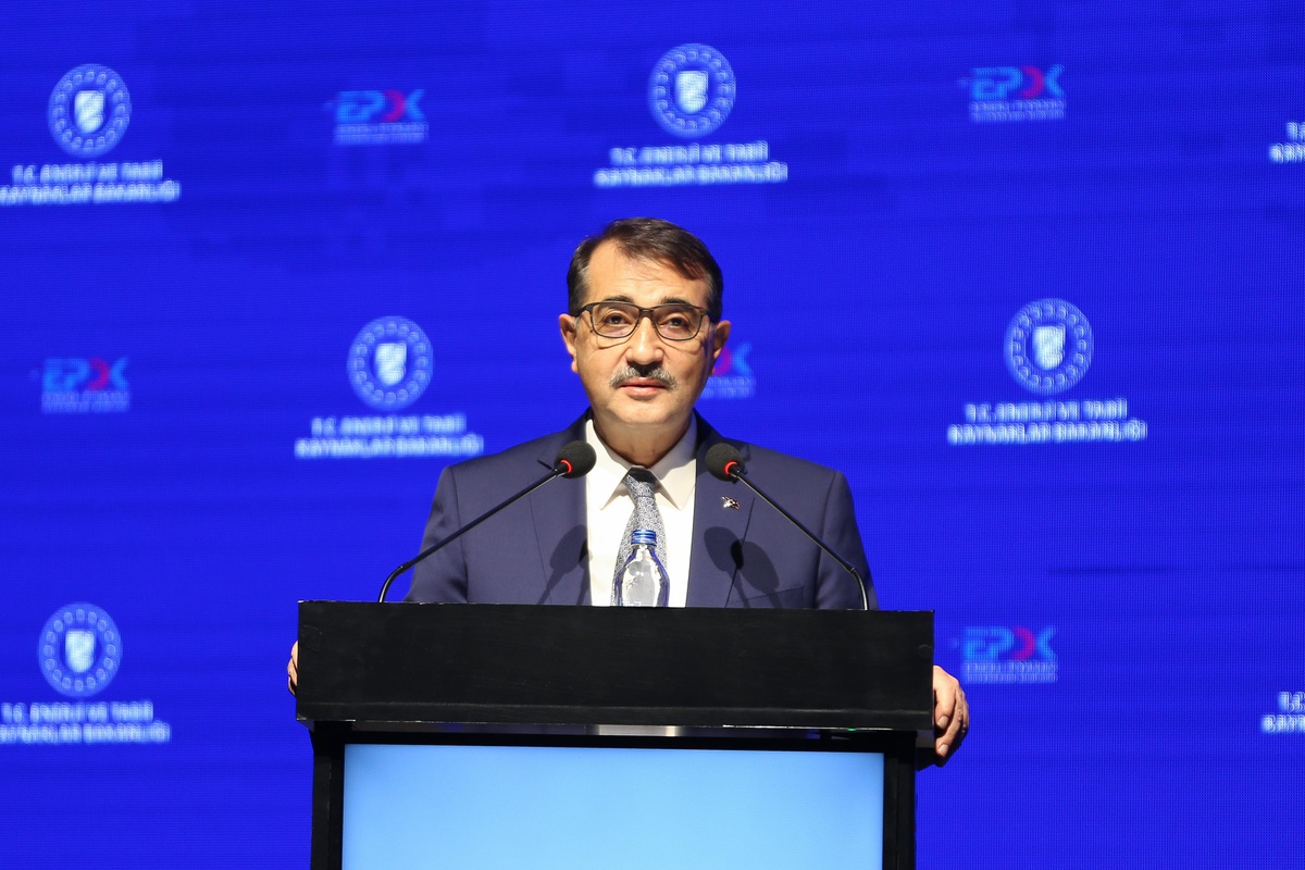 Bakan Dönmez: "Sakarya Gaz Sahasında mühendislik çalışmaları tamamlandı, boruların siparişini verdik.