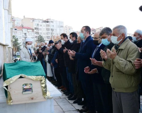 Biyokimya uzmanı, 2 aydır mücadele ettiği koronavirüse yenildi