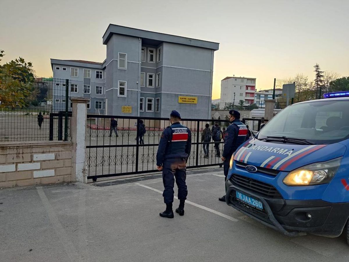 Son dakika haberleri! Bursa\'da jandarmadan servis araçlarında ve okul çevrelerinde denetim
