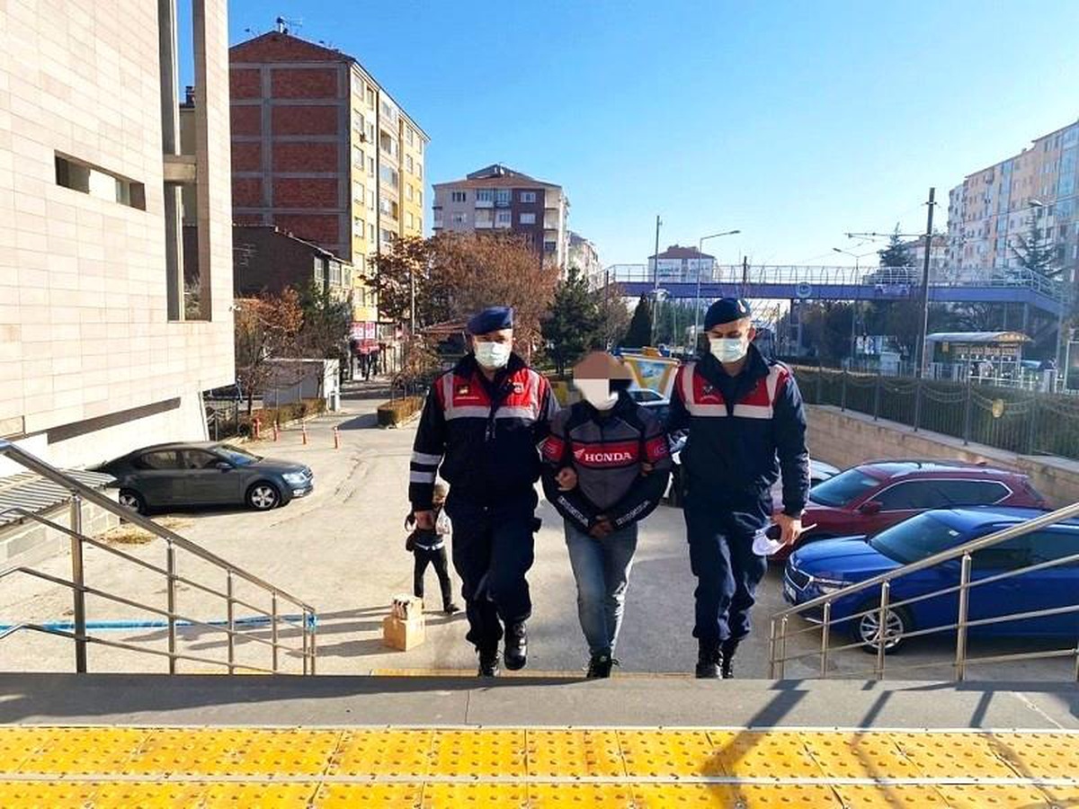 Cezaevinden çıktı, hırsızlık yaparken yakalandı
