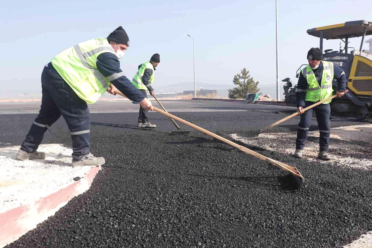 Enne\'de beton asfalt serimi tamam