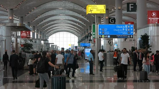 İstanbul Havalimanı'nda gümrüklü sahaya giren kişi, 65 kilo altınla yakalandı