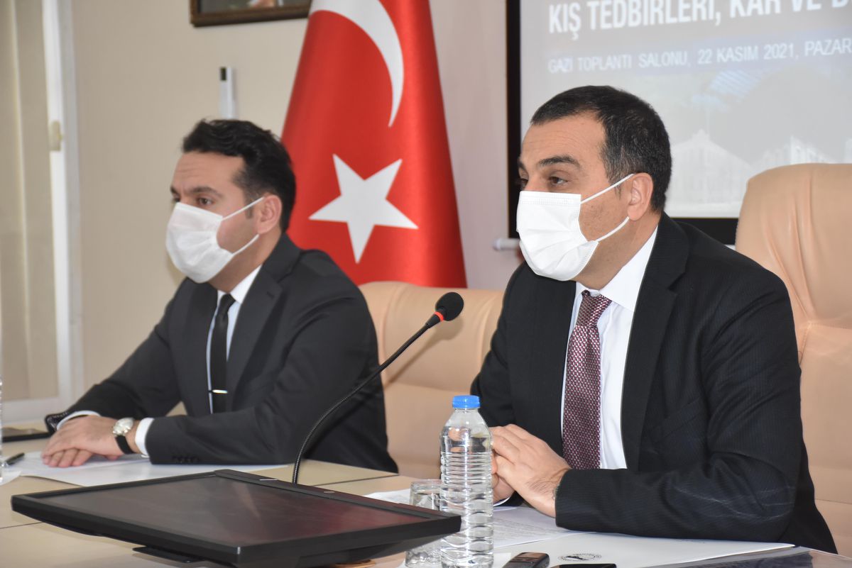 Kars\'ta karla mücadelede alınması gereken tedbirlere ilişkin toplantı yapıldı