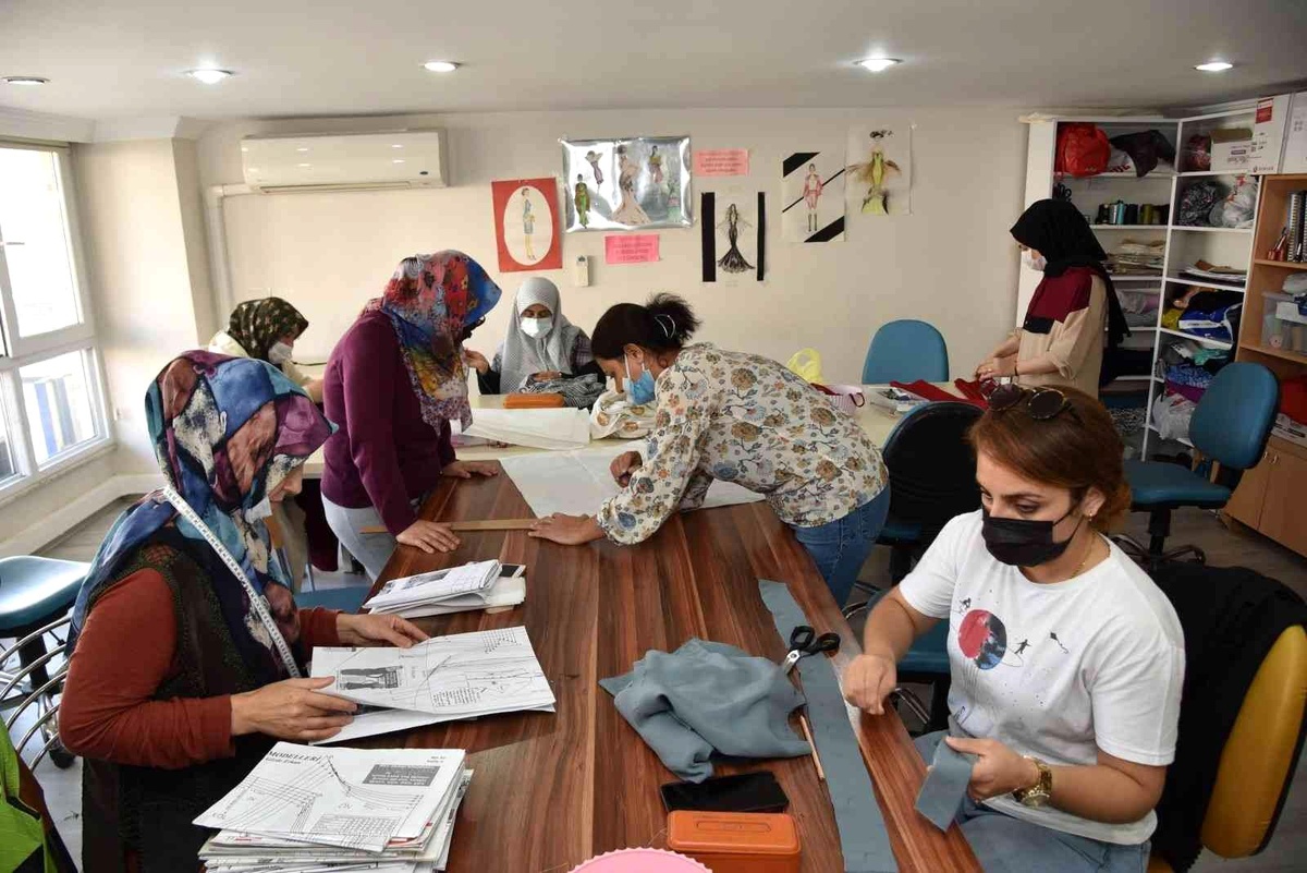 Katıldıkları kurs sayesinde hazır giyim sektöründe iş bulacaklar
