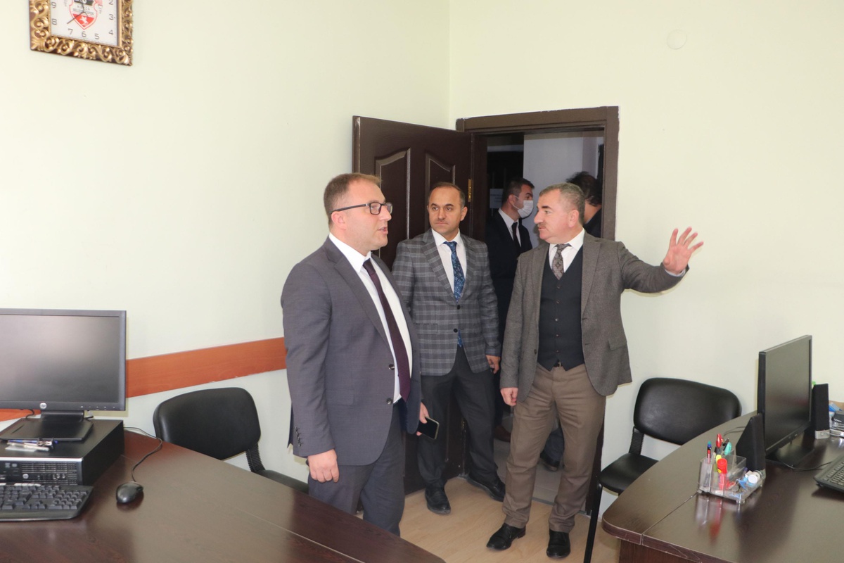 Kaymakam Nayman ve Belediye Başkanı Özdemir taşınan resmi kurumları ziyaret etti
