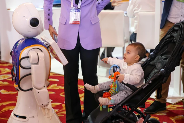 Konya'da üretilen insansı robotlar Antalya'daki fuarın gözdesi oldu