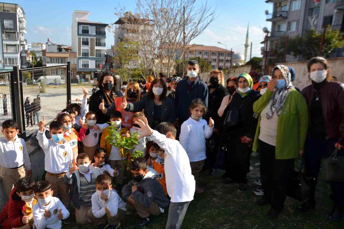 MHP Söke Kadın Kolları\'ndan anlamlı etkinlikler