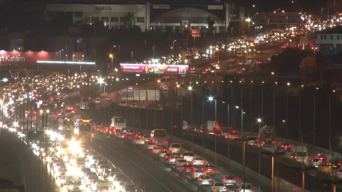 Okullar açıldı, trafik yoğunluğu arttı