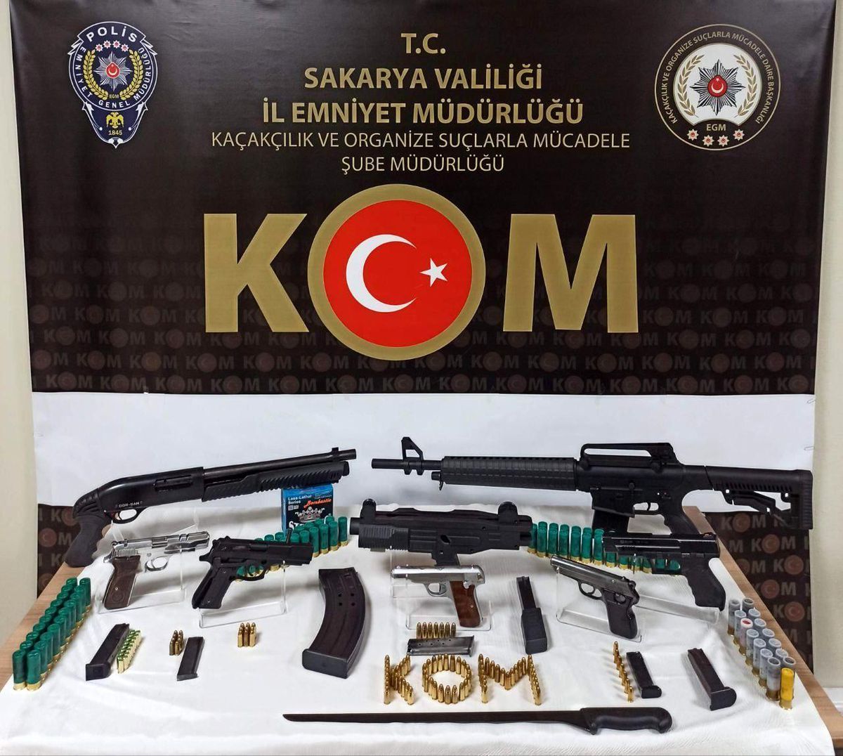 Sakarya\'da silah ticareti yapanlara operasyon: 3 gözaltı