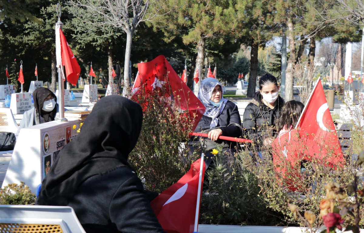 Son dakika: Şehit ailelerinden İYİ Partili Türkkan\'a tepki