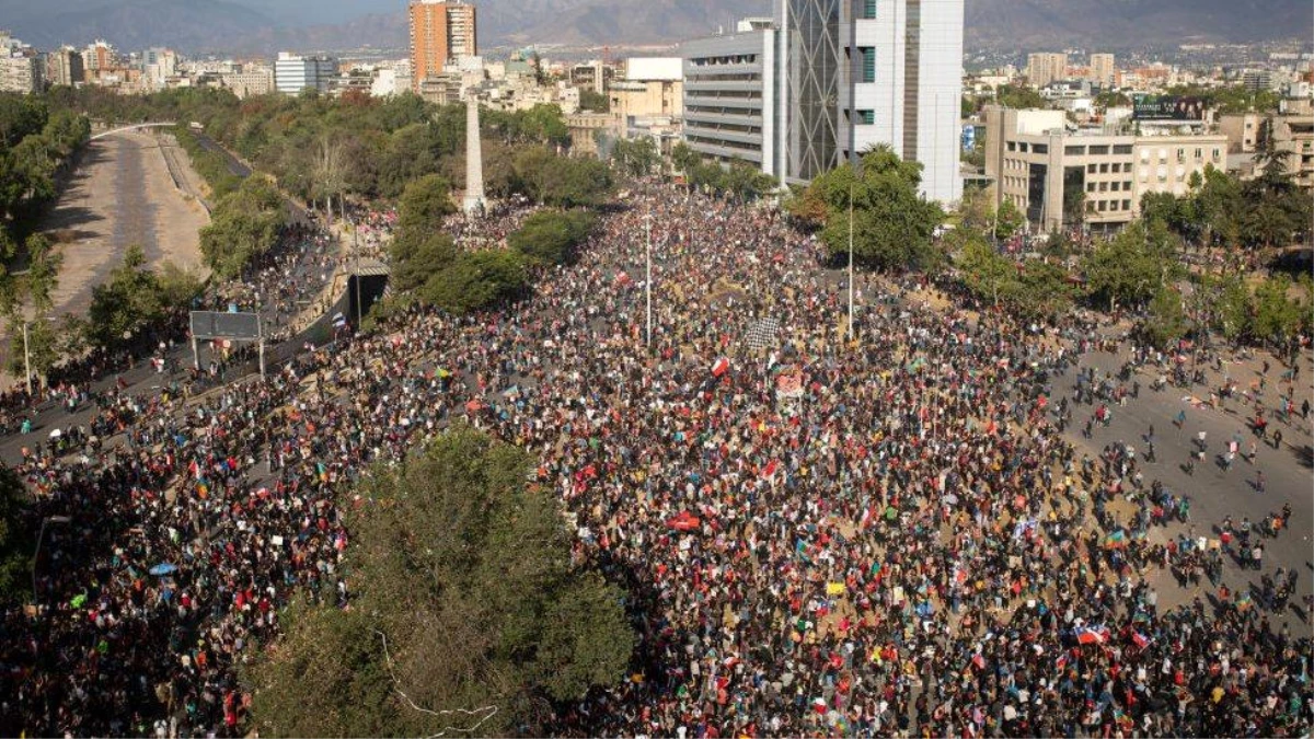 Şili başkanlık seçimlerinde yarış, sağ ve solun uç adayları arasında olacak