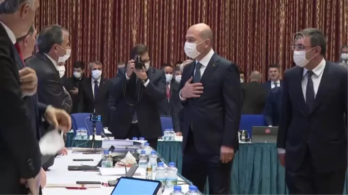 Soylu: 'Ege'de hem kaçak göçü engelliyoruz hem de Yunanistan'ın geri ittiği insanları ölümden kurtarıyoruz'