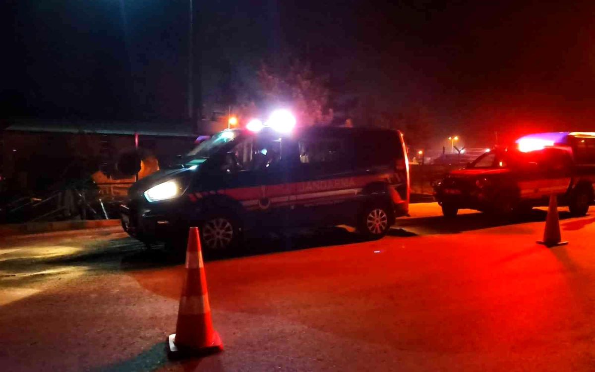 Tartıştığı kadını bıçakladı