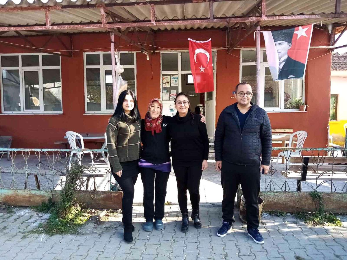 Torununu okutan kadın kahveciye destek yağıyor