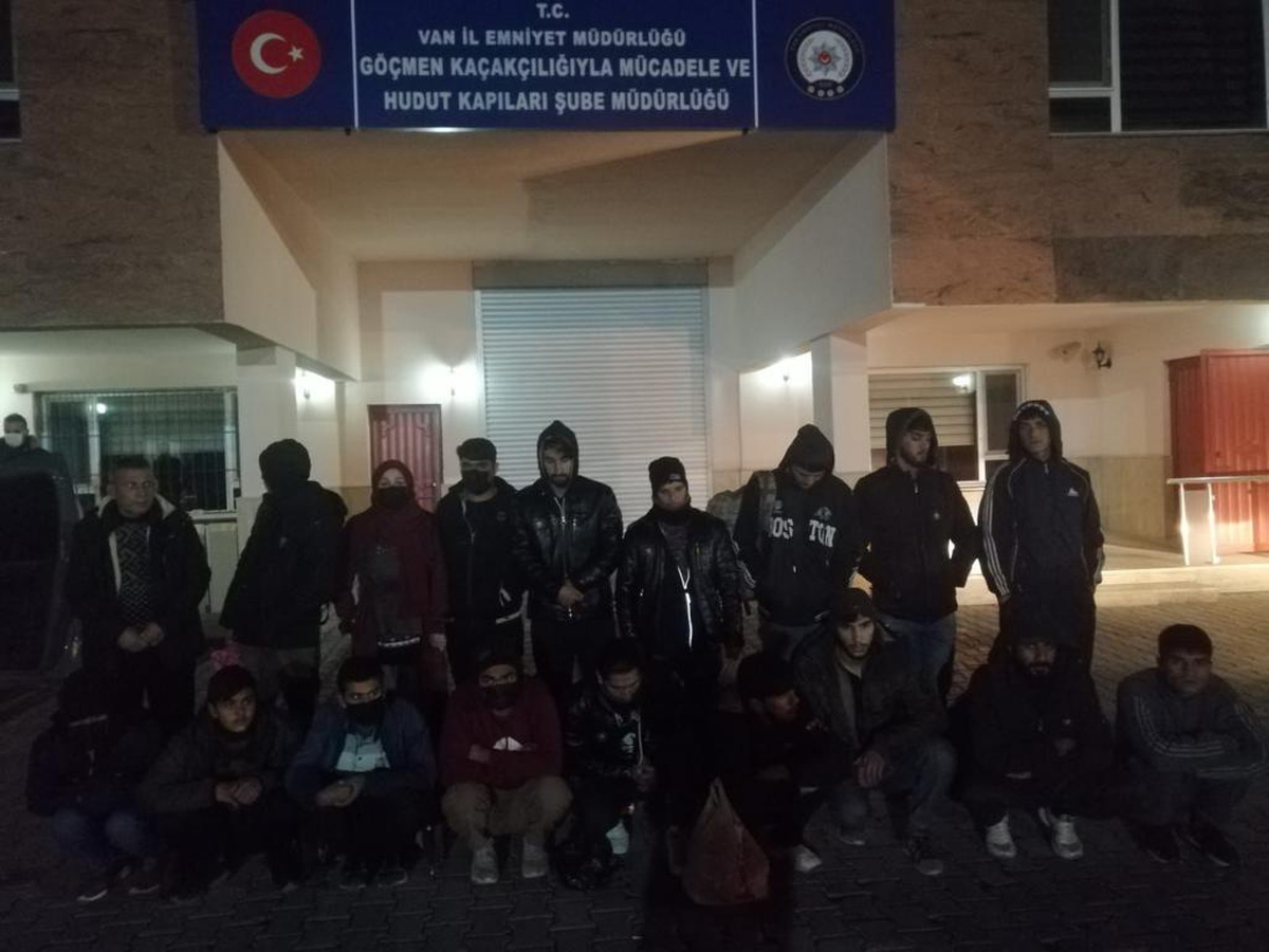 Van\'da bir otelde 15 düzensiz göçmen yakalandı