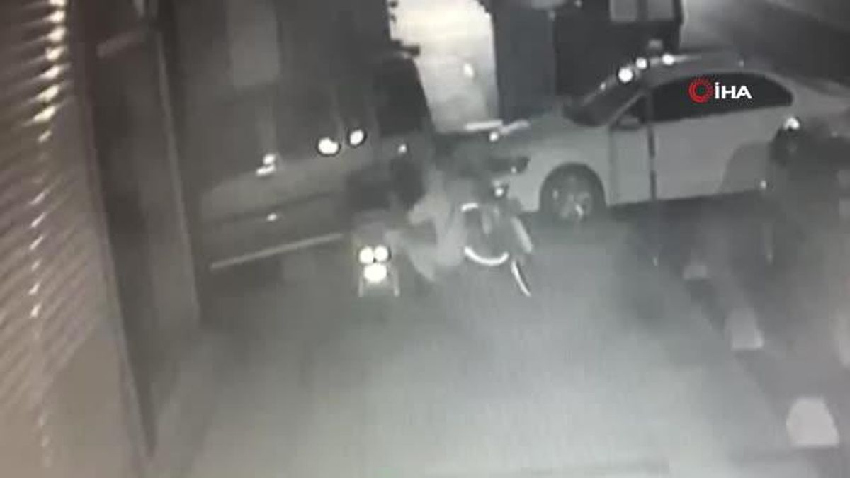 Zeytinburnu'nda hırsızın 4 dakikada motosikleti çalma anı kamerada