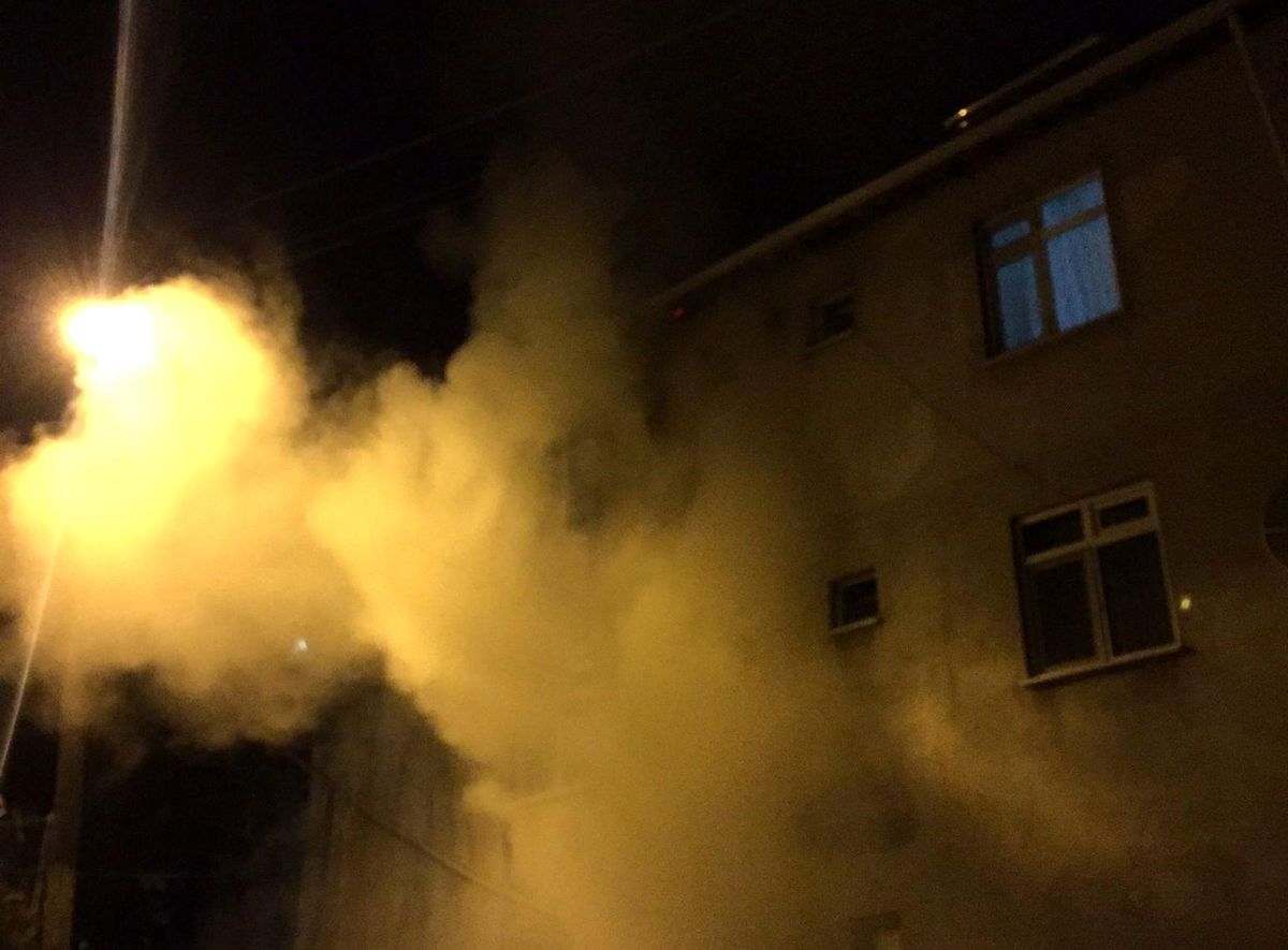 Zonguldak\'ta 3 katlı binada korkutan yangın