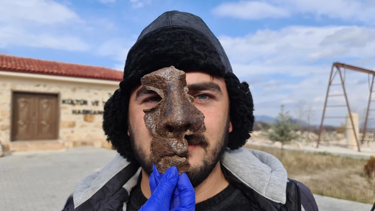 1800 yıllık demir maske Batı Karadeniz\'de Roma döneminin ilk askeri üssünü ortaya çıkarttı