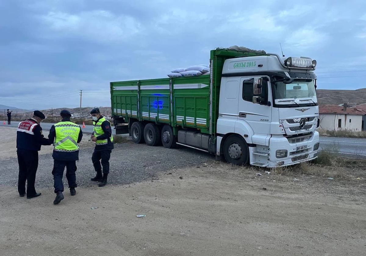 Kamyonun çarptığı lise öğrencisi ağır yaralandı