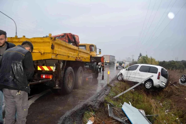 Ayvalık'ta trafik kazası ucuz atlatıldı: 2 yaralı