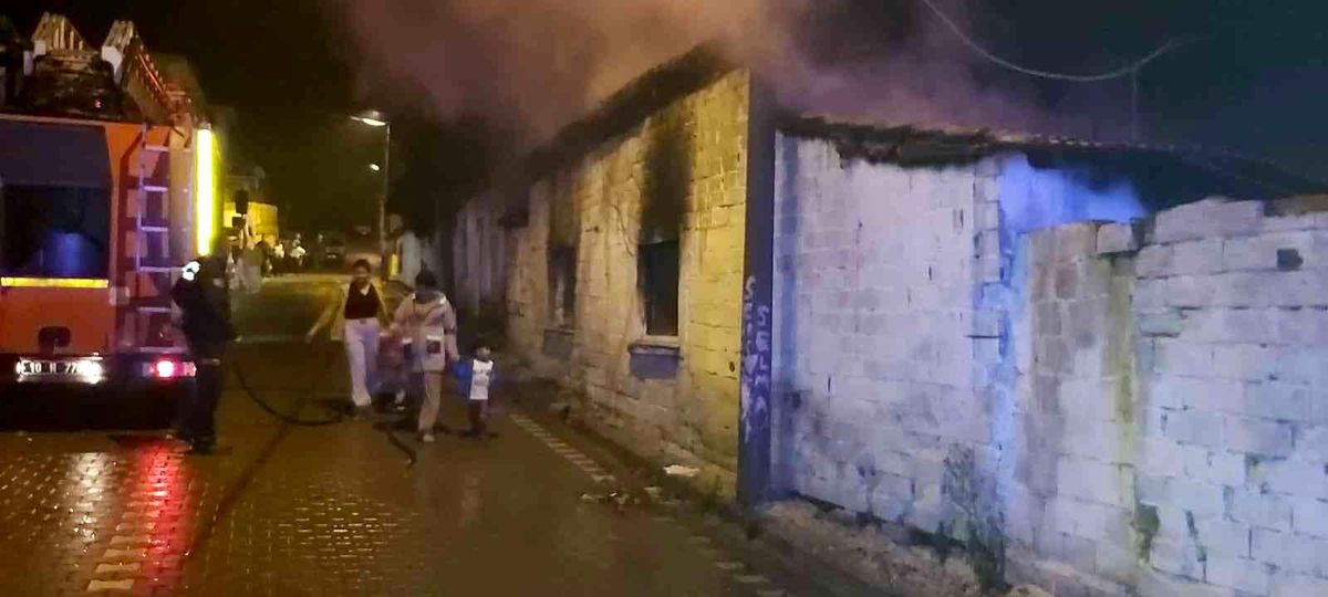Son dakika haber! Balıkesir\'de ev yangını