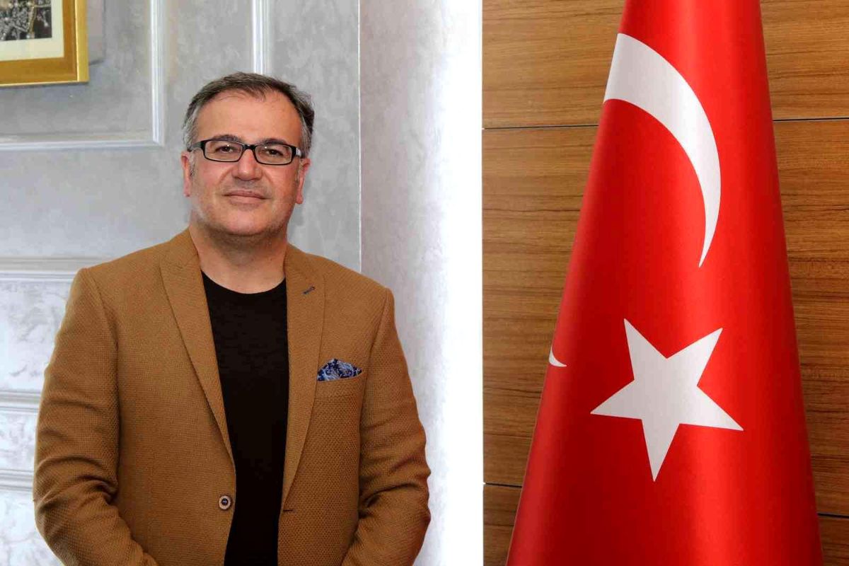 Başkan Özdoğan: "Öğretmenlerimiz, nerede olurlarsa olsun yol gösteren önder ve örnek insanlar olmuşlardır"