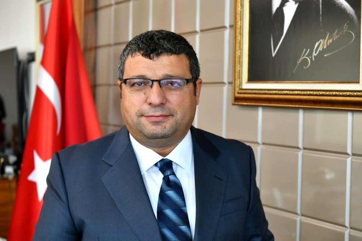 Başkan Yibur: "Geleceğimiz gençlere, gençlerimiz öğretmenlere emanet"