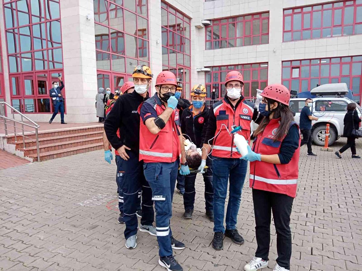 Son dakika haber: BEÜ Sağlık Uygulama ve Araştırma Merkezi\'nde yangın tatbikatı