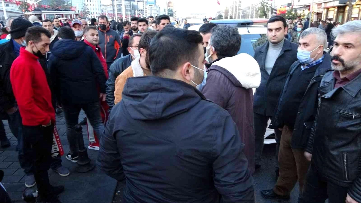 Beyoğlu\'nda çorap satan seyyar satıcının ağabeyi zabıta amirine saldırdı