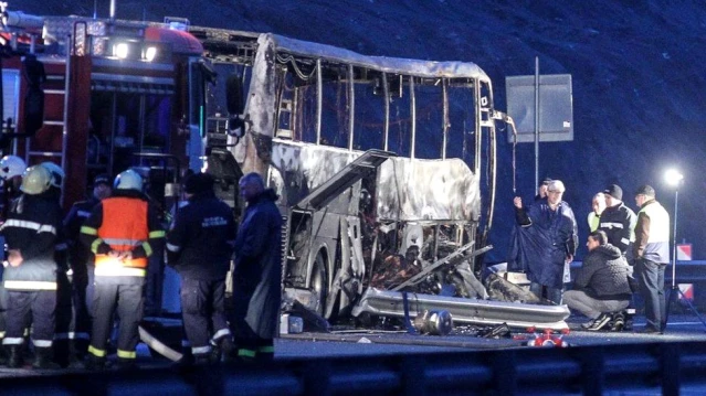 Bulgaristan'da yolcu otobüsü alev aldı, en az 46 kişi hayatını kaybetti