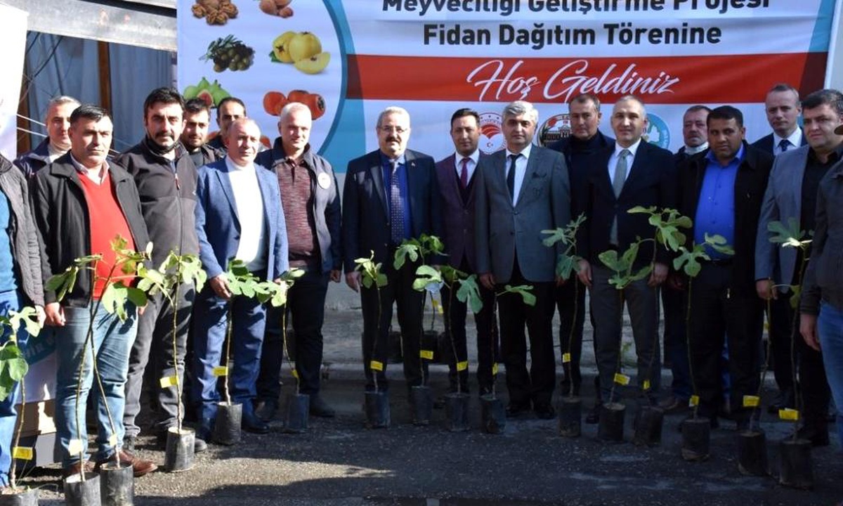 Büyükşehir ve İl Tarım\'dan Üreticilere Fidan Desteği