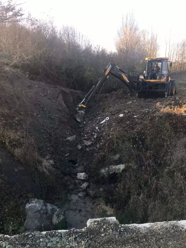 demir yolunun gectigi dere yatagini toprakla dolduran kisi gozaltina alindi demir yolunun gectigi dere yatagini toprakla dolduran kisi gozaltina alindi