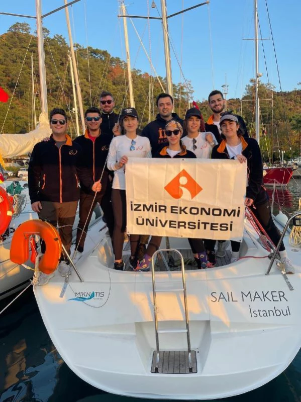 Denize 'İzmir Ekonomi' imzası