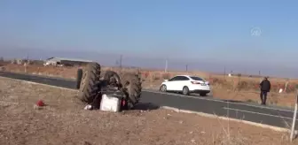 DİYARBAKIR - Traktör ile otomobilin çarpıştığı kazada 3 kişi yaralandı