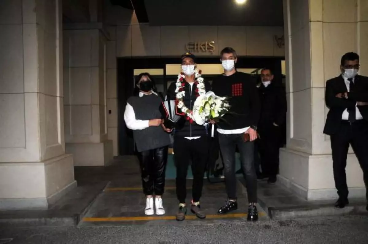 Dünya Şampiyonu Toprak Razgatlıoğlu yurda döndü