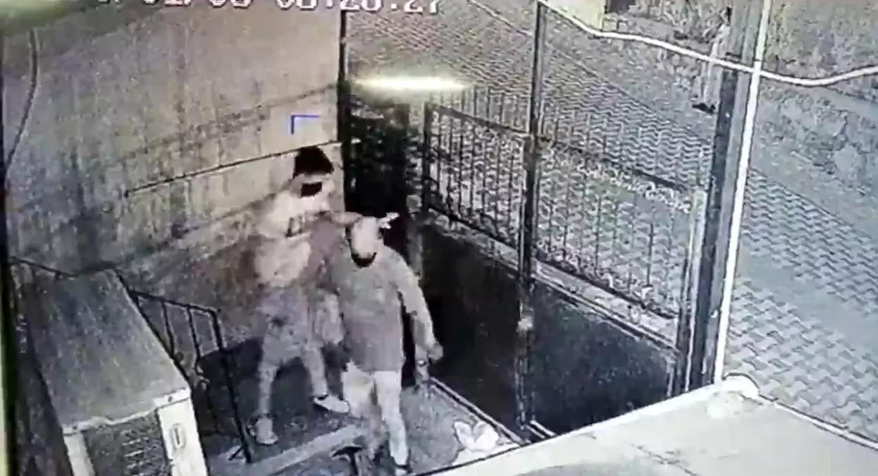 Son dakika haberi | Duvarı delerek hırsızlık yapan soyguncular kamerada