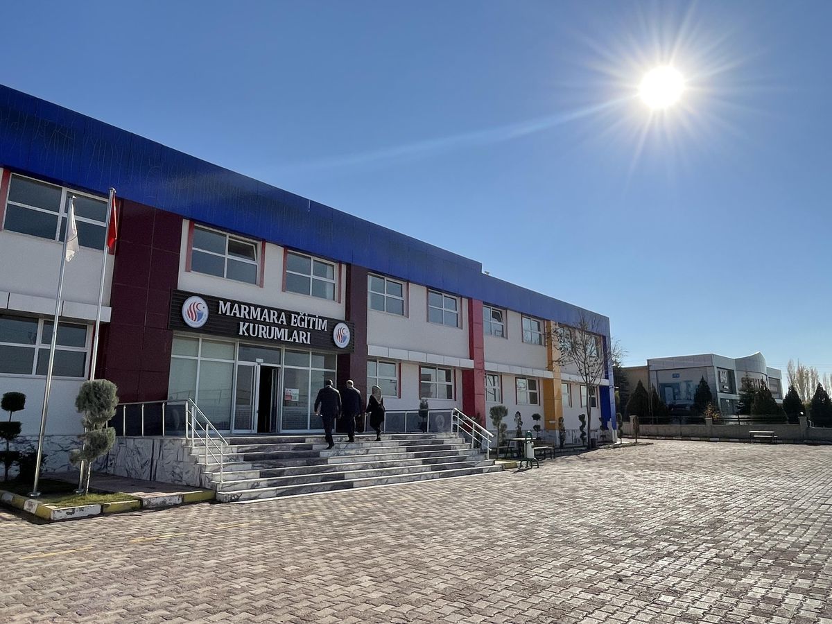 Elazığ\'da dört kuşak öğretmeni yıllar sonra buluşturan okul