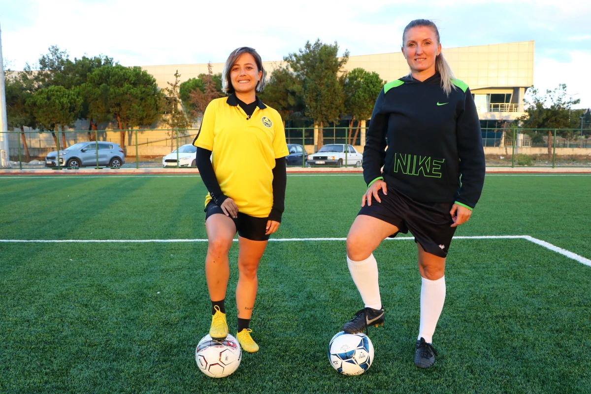 Elif ve Merve öğretmenin futbol aşkı